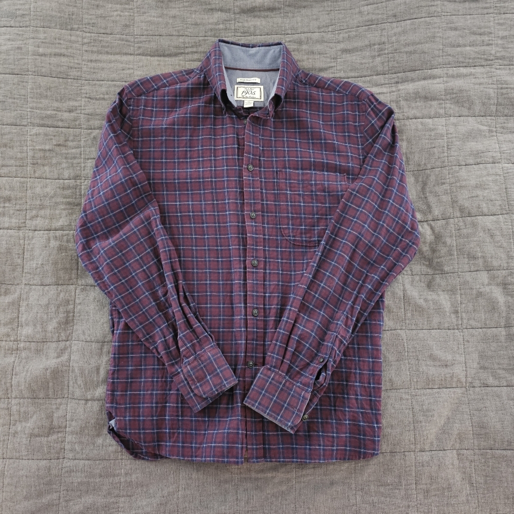 Jos A Bank size medium patterned tailored fit button down shirt